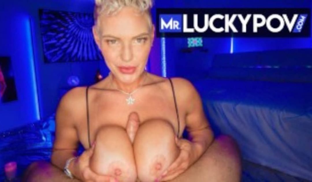 Amazing Curvy Milf Kaden Kole Twerks Massive Ass